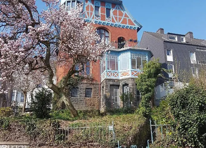 Altbauwohnung In Gruenderzeitvilla