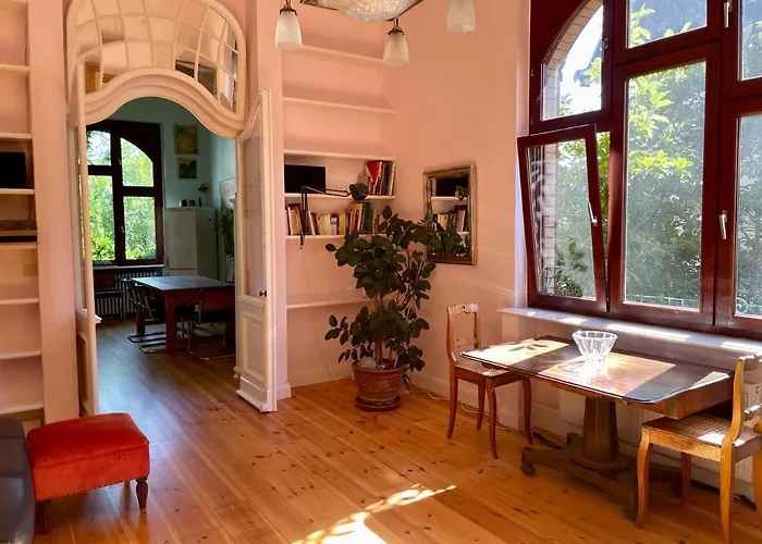 Altbauwohnung In Gruenderzeitvilla